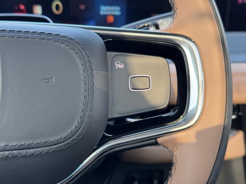 Lincoln Navigator Vehicle Full-screen Gallery Image 24