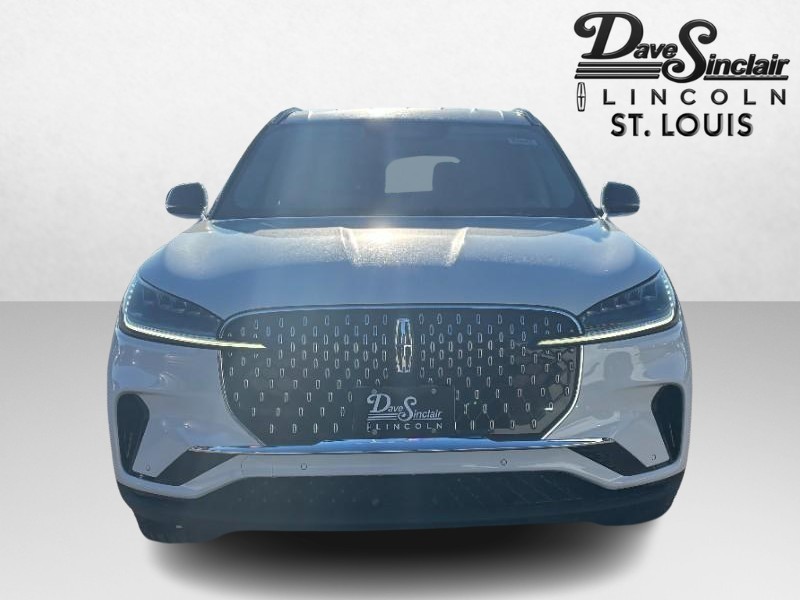 Lincoln Aviator Vehicle Full-screen Gallery Image 02