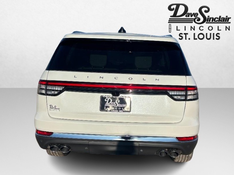 Lincoln Aviator Vehicle Full-screen Gallery Image 06