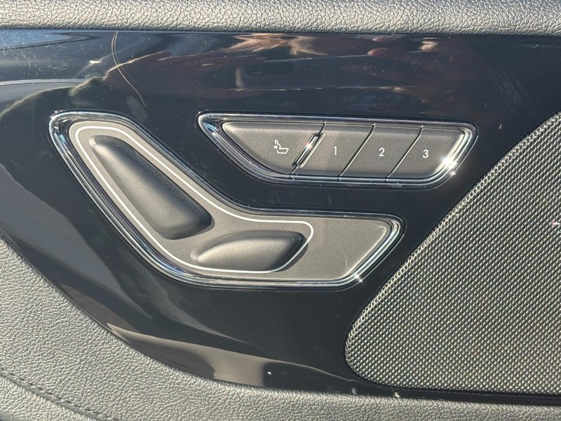 Lincoln Aviator Vehicle Full-screen Gallery Image 18