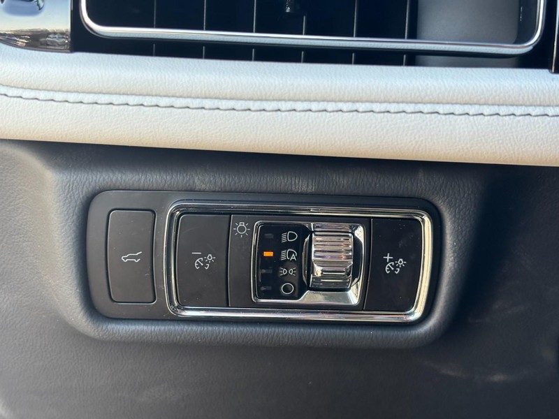 Lincoln Aviator Vehicle Full-screen Gallery Image 20