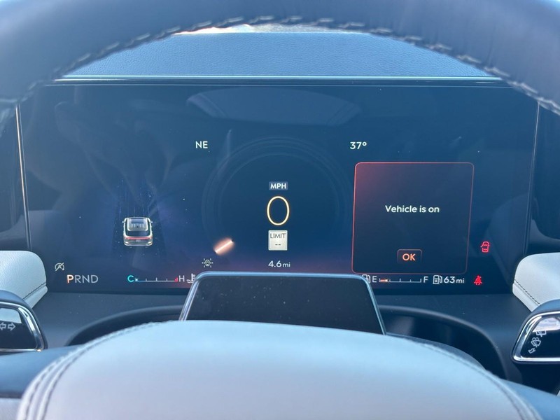 Lincoln Aviator Vehicle Full-screen Gallery Image 24