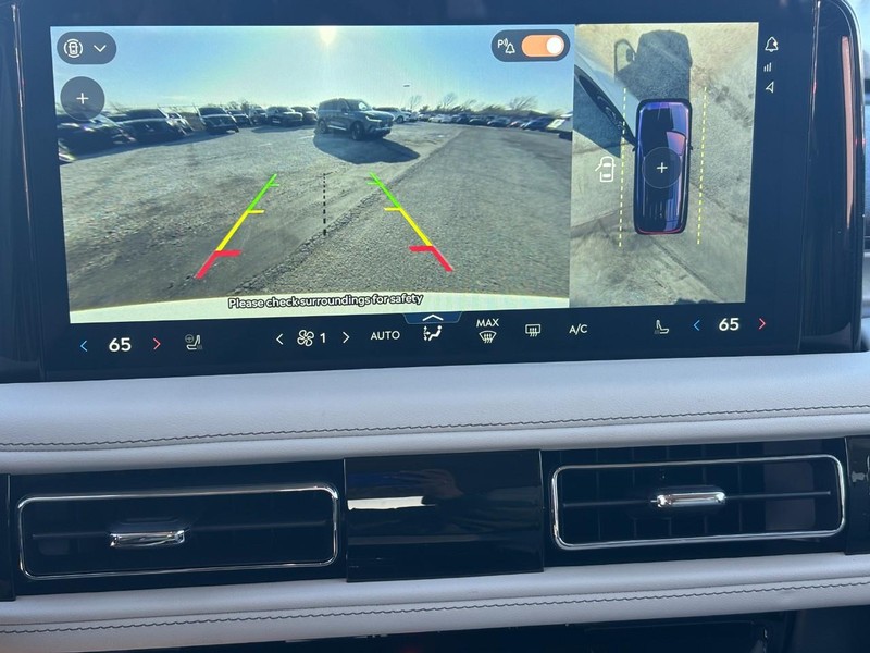 Lincoln Aviator Vehicle Full-screen Gallery Image 26