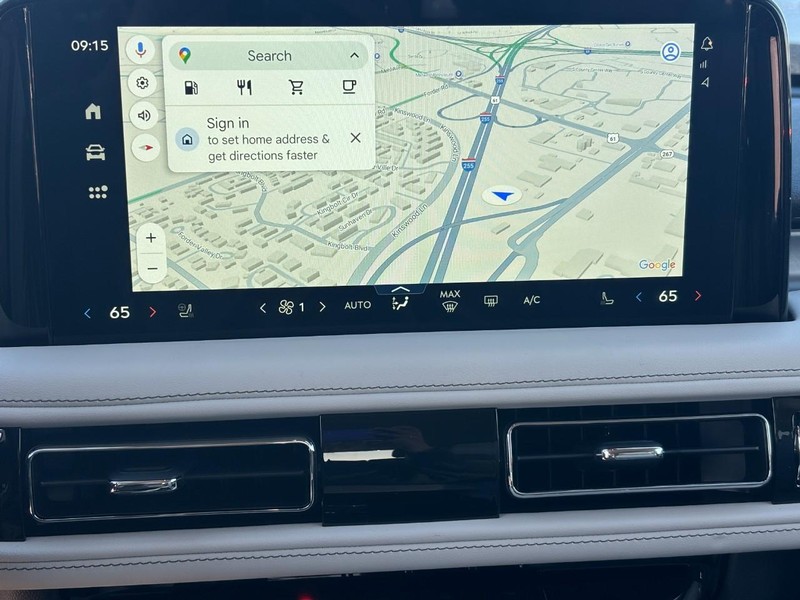 Lincoln Aviator Vehicle Full-screen Gallery Image 27