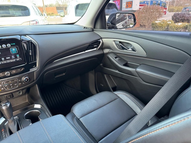 Chevrolet Traverse Vehicle Full-screen Gallery Image 15