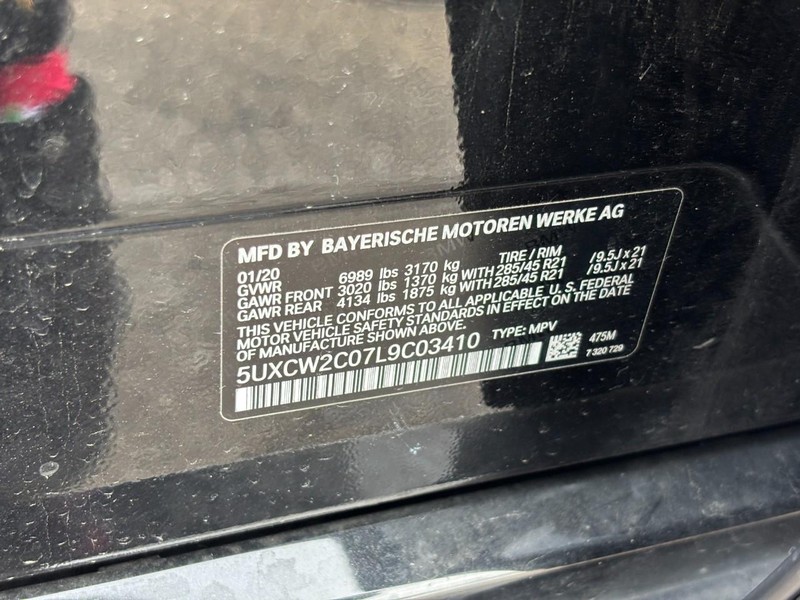 BMW X7 Vehicle Full-screen Gallery Image 27