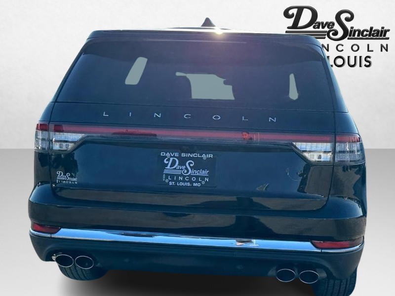 Lincoln Aviator Vehicle Full-screen Gallery Image 06