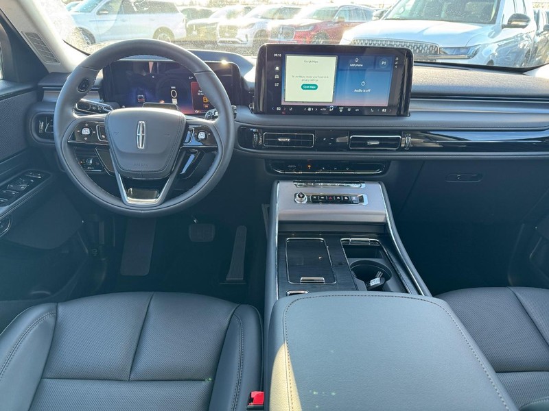 Lincoln Aviator Vehicle Full-screen Gallery Image 14