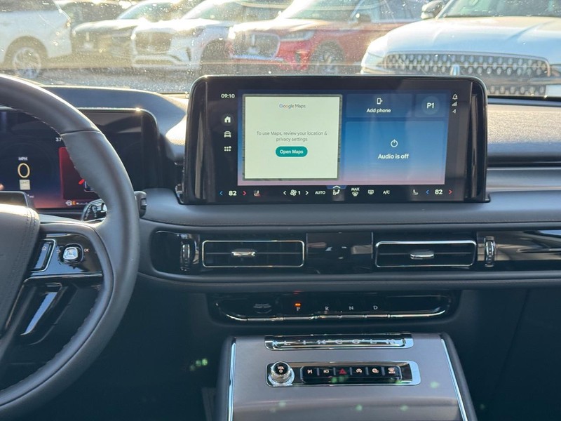 Lincoln Aviator Vehicle Full-screen Gallery Image 16