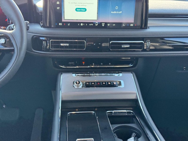 Lincoln Aviator Vehicle Full-screen Gallery Image 17