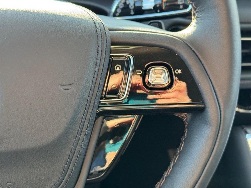 Lincoln Aviator Vehicle Full-screen Gallery Image 23