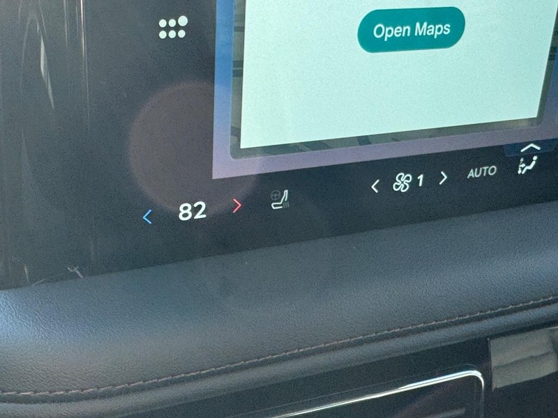 Lincoln Aviator Vehicle Full-screen Gallery Image 24