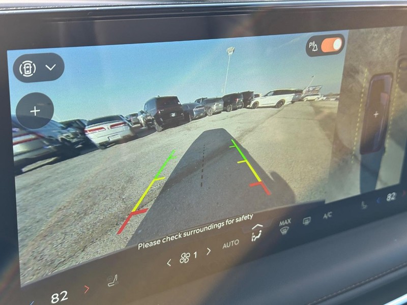 Lincoln Aviator Vehicle Full-screen Gallery Image 25