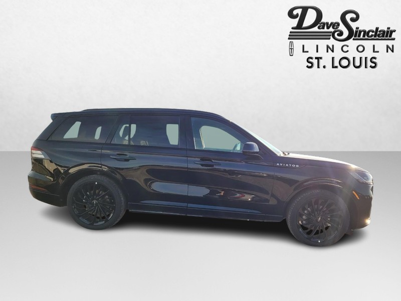 Lincoln Aviator Vehicle Full-screen Gallery Image 04