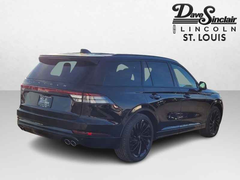 Lincoln Aviator Vehicle Full-screen Gallery Image 05