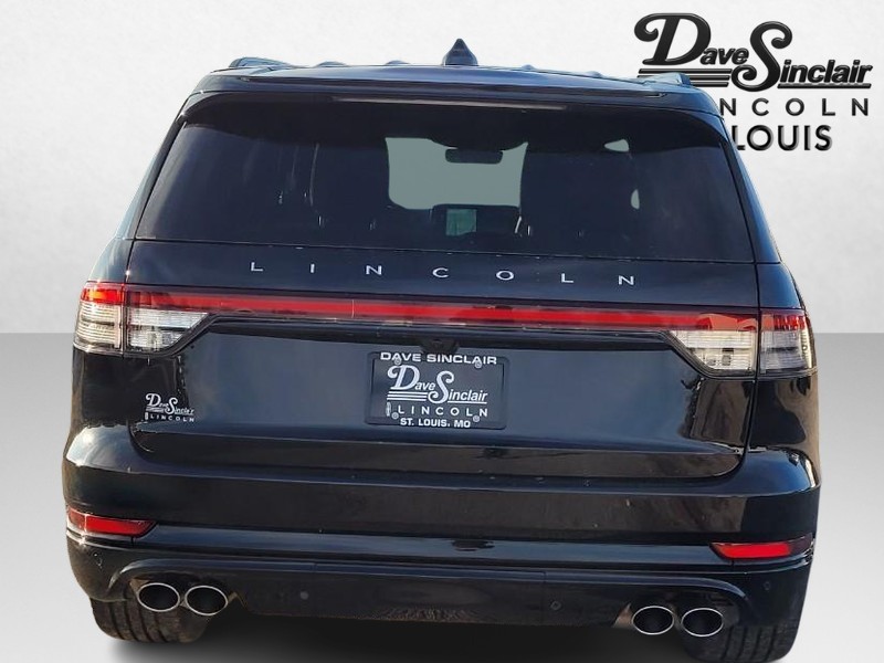 Lincoln Aviator Vehicle Full-screen Gallery Image 06