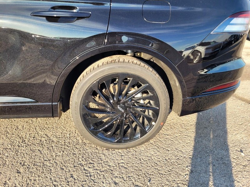 Lincoln Aviator Vehicle Full-screen Gallery Image 10