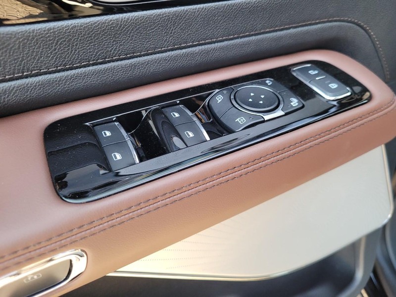 Lincoln Aviator Vehicle Full-screen Gallery Image 20