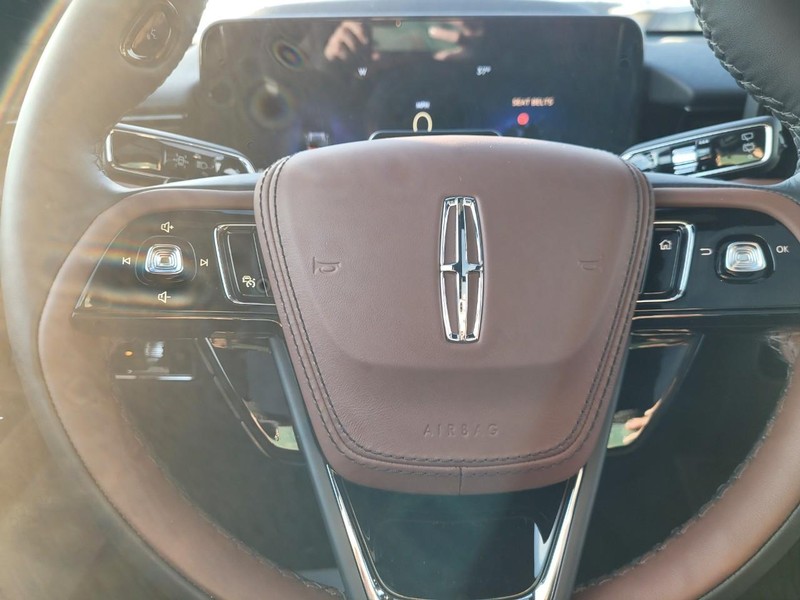 Lincoln Aviator Vehicle Full-screen Gallery Image 22