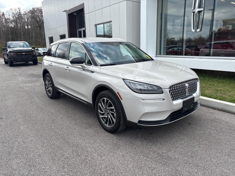 Lincoln Corsair Vehicle Full-screen Gallery Image 04