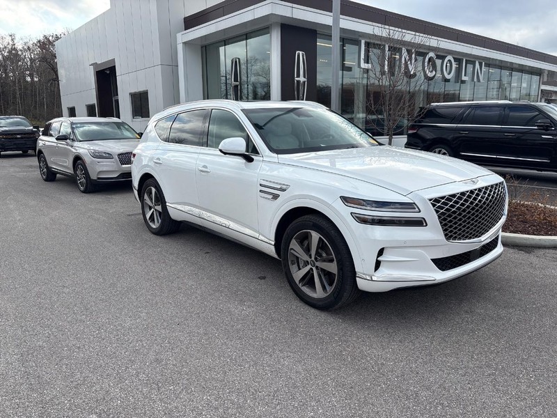 Genesis GV80 Vehicle Full-screen Gallery Image 04