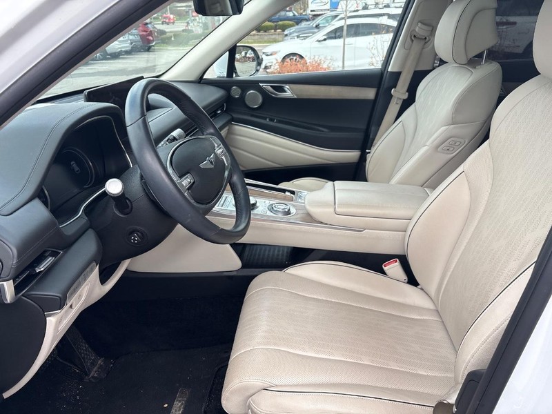 Genesis GV80 Vehicle Full-screen Gallery Image 05