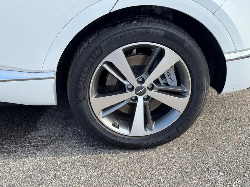 Genesis GV80 Vehicle Full-screen Gallery Image 10