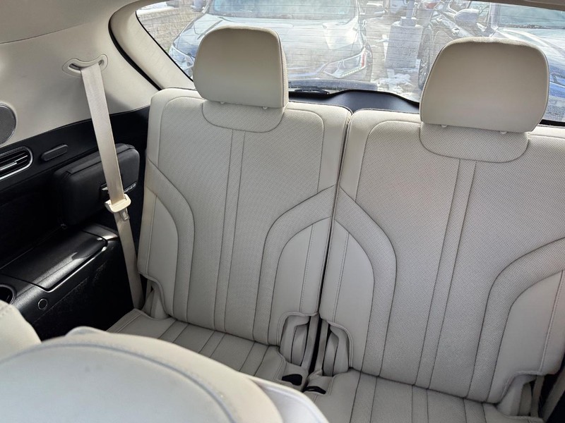 Genesis GV80 Vehicle Full-screen Gallery Image 13