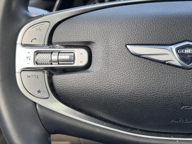 Genesis GV80 Vehicle Full-screen Gallery Image 22