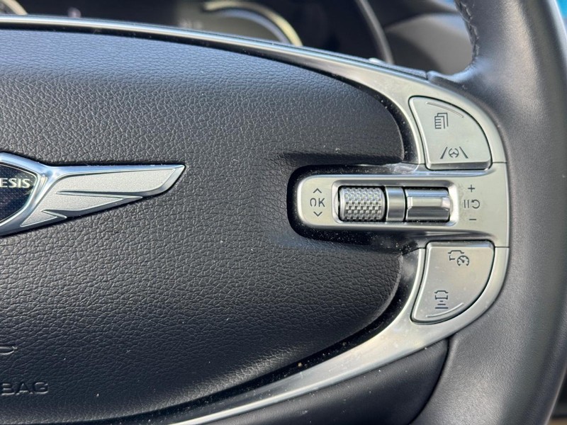 Genesis GV80 Vehicle Full-screen Gallery Image 23