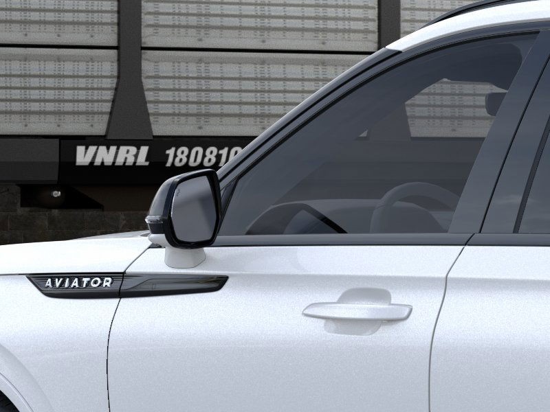 Lincoln Aviator Vehicle Full-screen Gallery Image 21