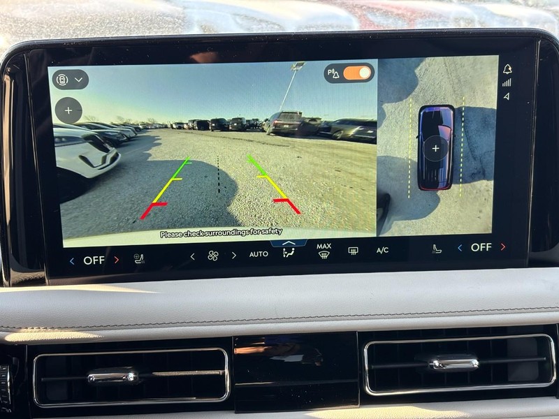 Lincoln Aviator Vehicle Full-screen Gallery Image 26