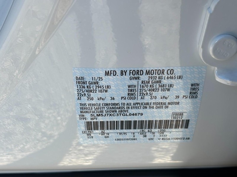 Lincoln Aviator Vehicle Full-screen Gallery Image 29