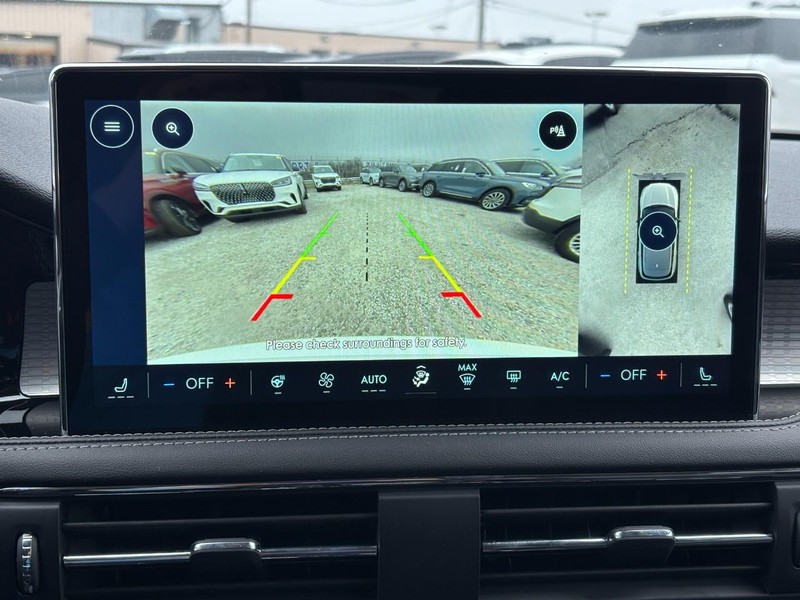 Lincoln Corsair Vehicle Full-screen Gallery Image 24