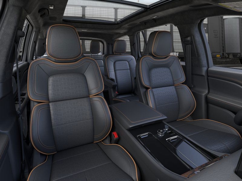 Lincoln Aviator Vehicle Full-screen Gallery Image 11