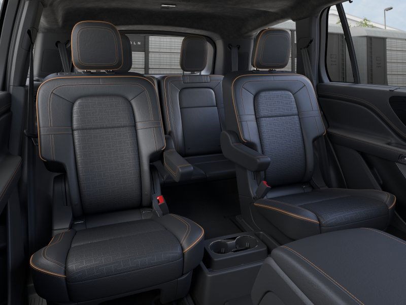 Lincoln Aviator Vehicle Full-screen Gallery Image 12