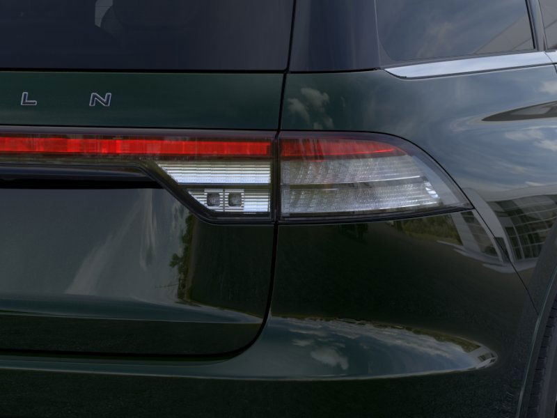 Lincoln Aviator Vehicle Full-screen Gallery Image 22