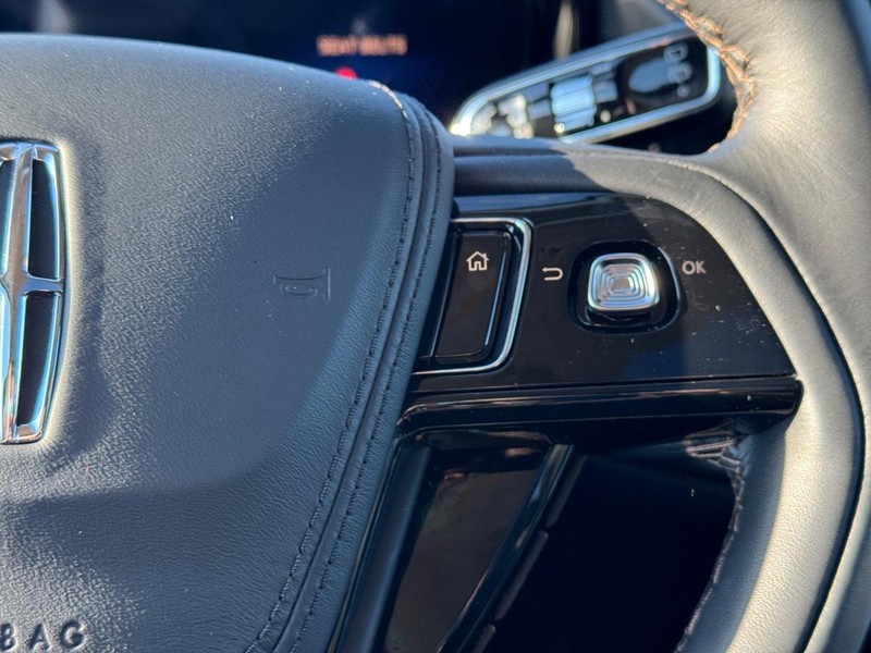 Lincoln Aviator Vehicle Full-screen Gallery Image 24