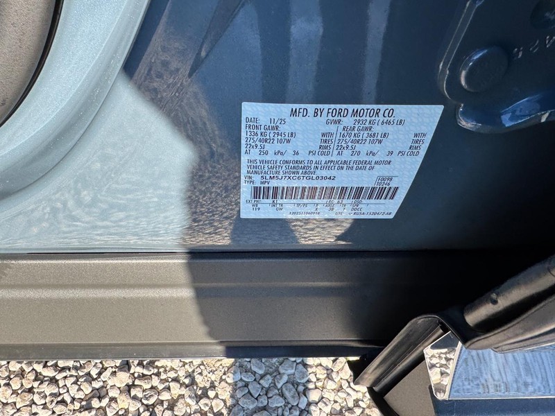 Lincoln Aviator Vehicle Full-screen Gallery Image 28