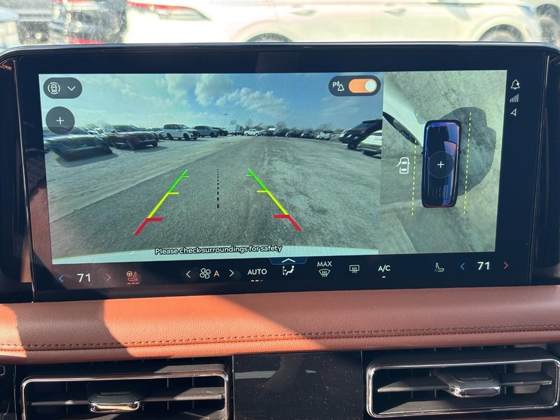 Lincoln Aviator Vehicle Full-screen Gallery Image 24