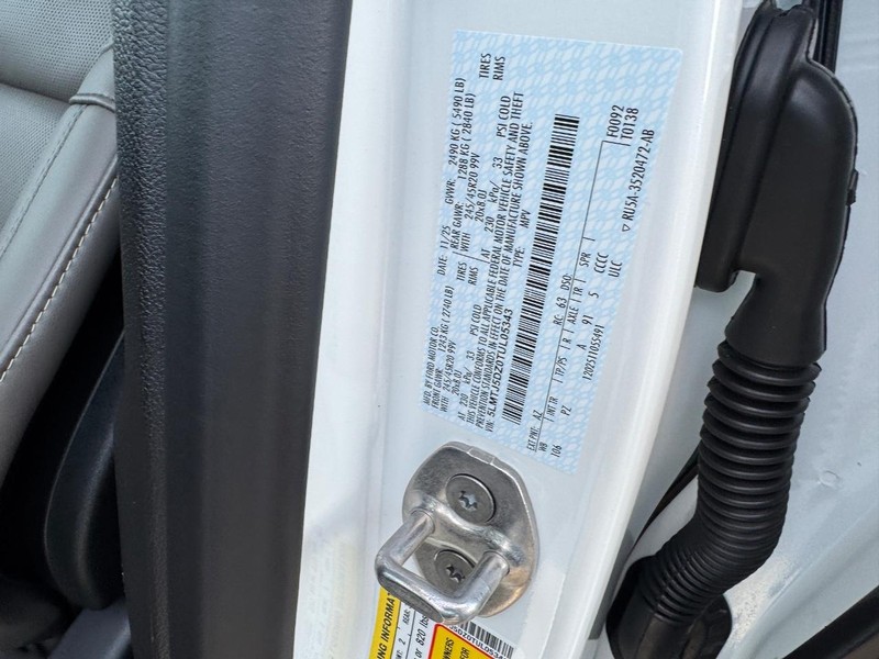 Lincoln Corsair Vehicle Full-screen Gallery Image 26