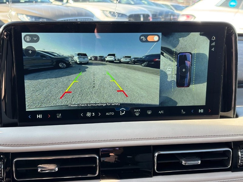 Lincoln Aviator Vehicle Full-screen Gallery Image 25