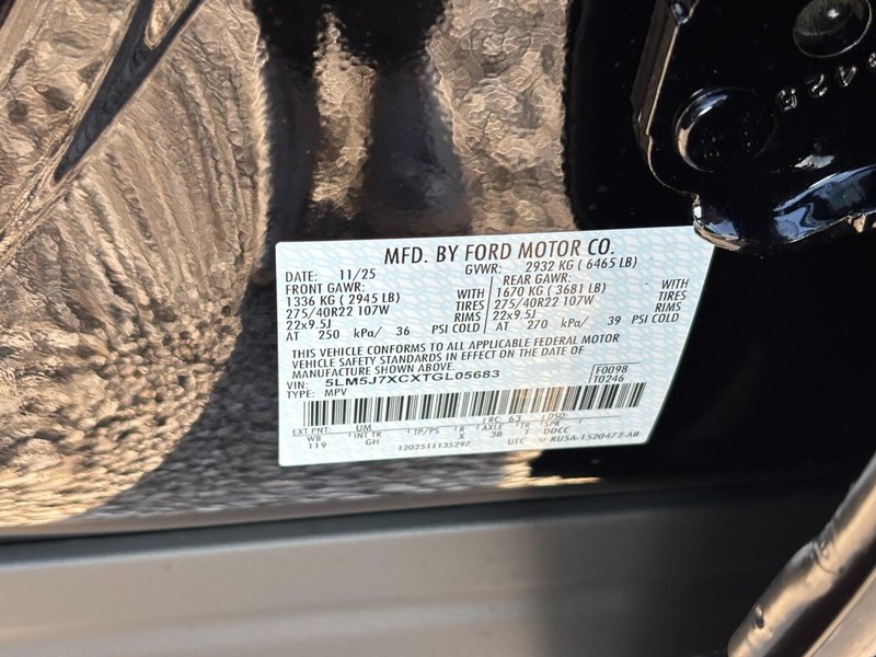 Lincoln Aviator Vehicle Full-screen Gallery Image 27