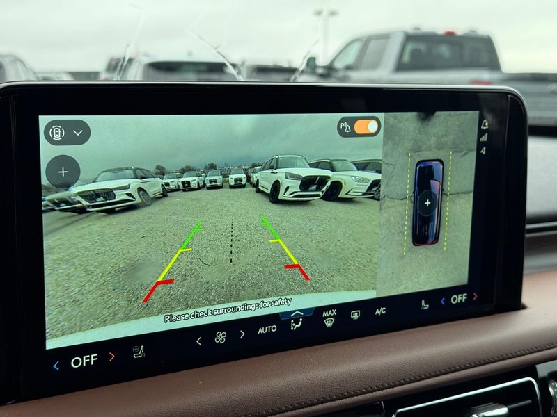 Lincoln Aviator Vehicle Full-screen Gallery Image 27