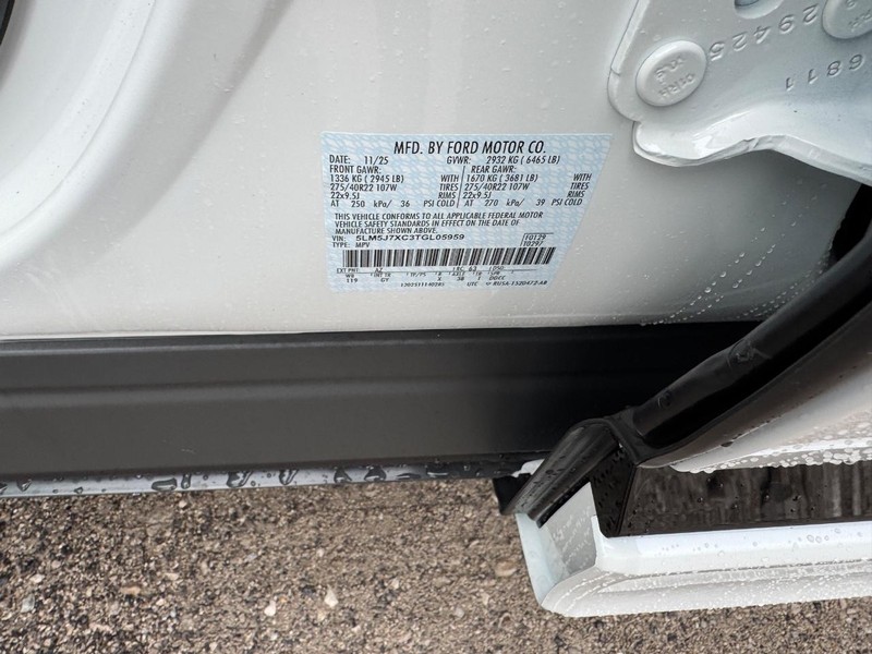 Lincoln Aviator Vehicle Full-screen Gallery Image 28