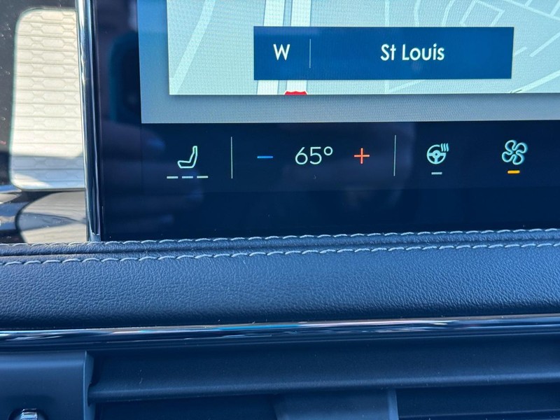 Lincoln Corsair Vehicle Full-screen Gallery Image 24