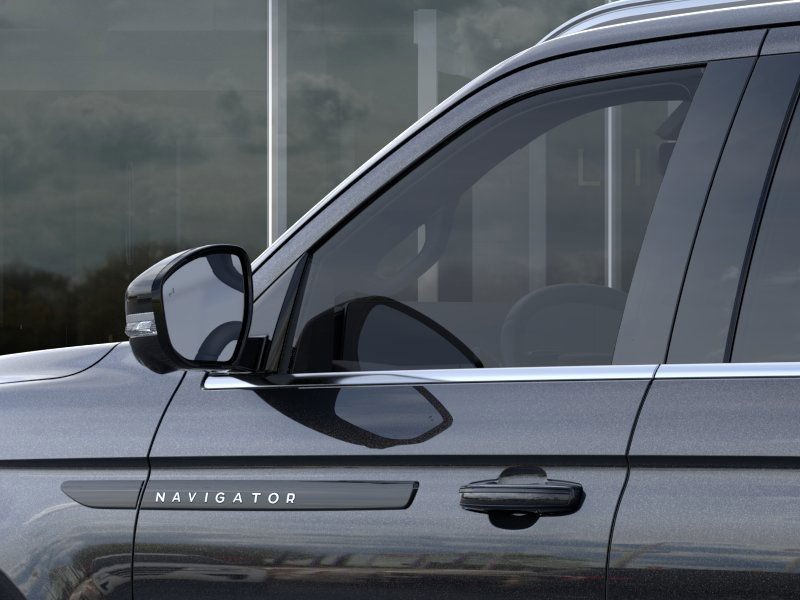 Lincoln Navigator Vehicle Full-screen Gallery Image 21