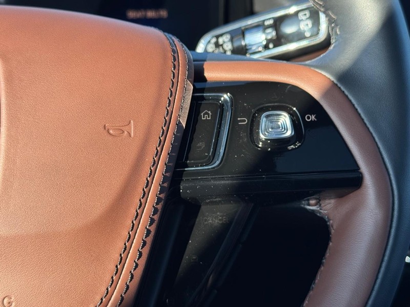 Lincoln Aviator Vehicle Full-screen Gallery Image 25