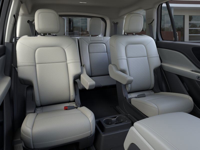 Lincoln Aviator Vehicle Full-screen Gallery Image 12