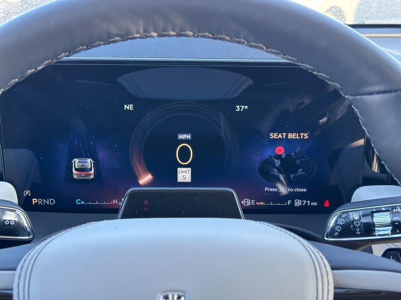 Lincoln Aviator Vehicle Full-screen Gallery Image 24